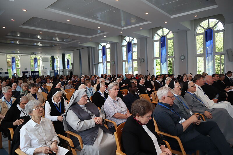 Sr. Marjolein Bruinen bei der Mitgliederversammlung 2024 der DOK